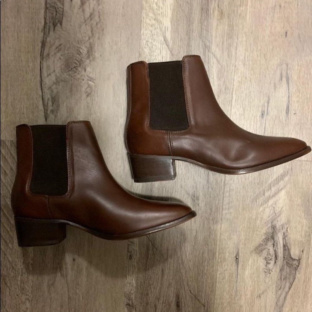 Dara Chelsea Frye Boots - new in box!